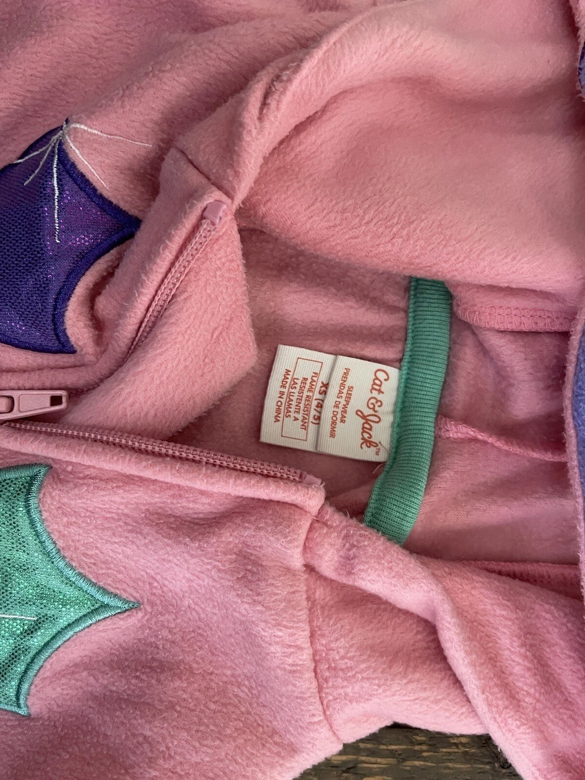 Girls Size 4-5 Pajama Set. Hoodie Zip Up PJs And 32 Heat Set A