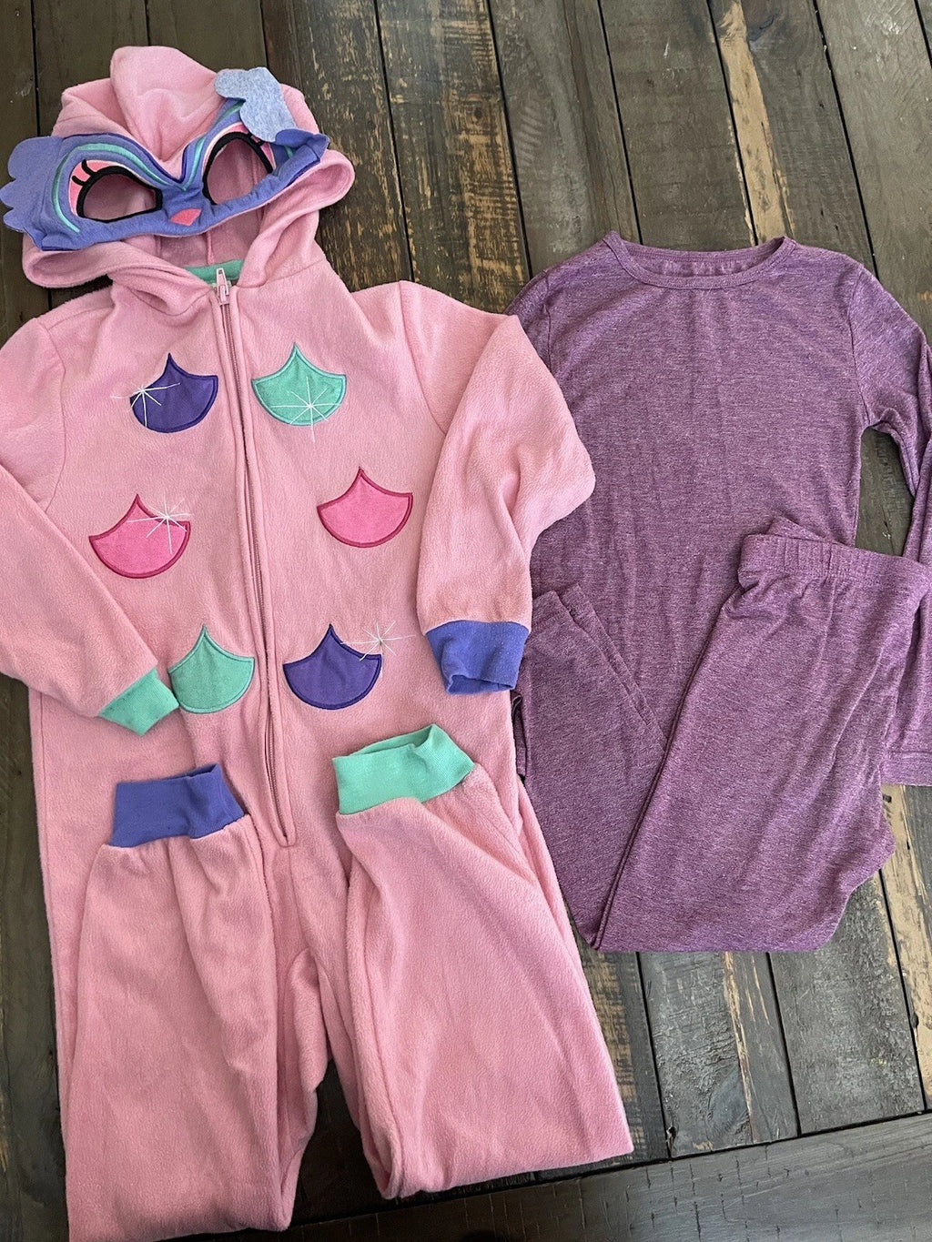 Girls Size 4-5 Pajama Set. Hoodie Zip Up PJs And 32 Heat Set A