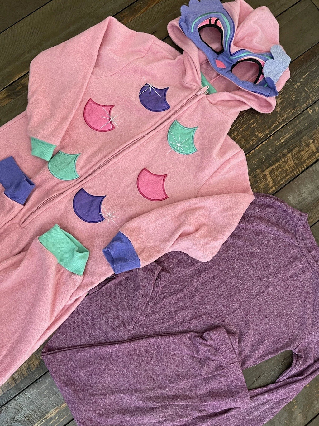Girls Size 4-5 Pajama Set. Hoodie Zip Up PJs And 32 Heat Set A