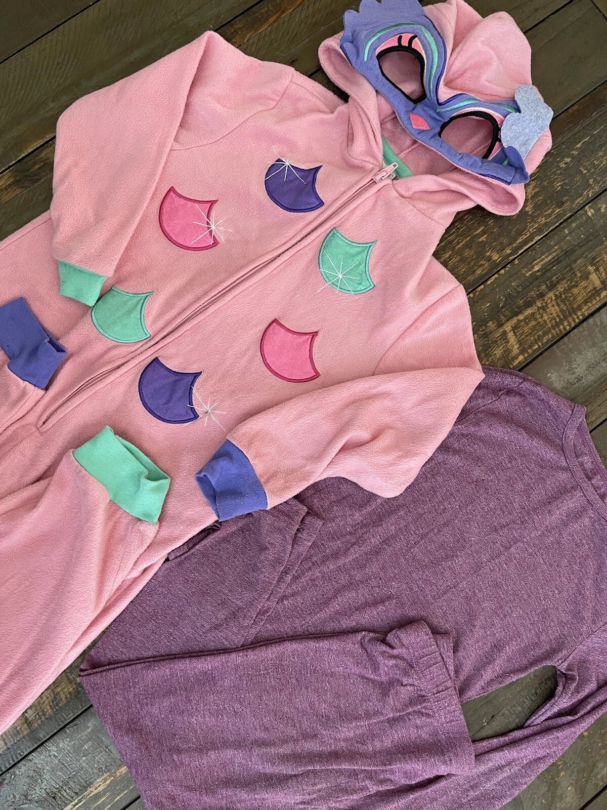 Girls Size 4-5 Pajama Set. Hoodie Zip Up PJs And 32 Heat Set A