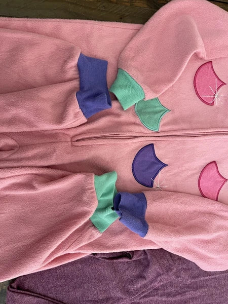 Girls Size 4-5 Pajama Set. Hoodie Zip Up PJs And 32 Heat Set A